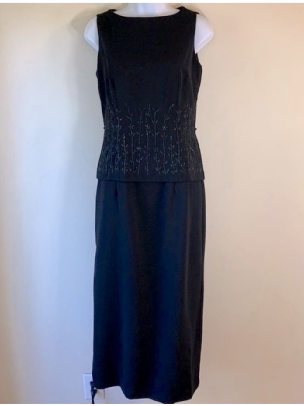 Like NEW! Cachet Jewel Embellished Sleeveless Midi Dress. 6.